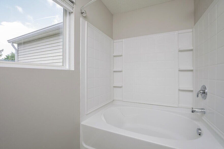 Building Photo - 70 Brookhaven Dr