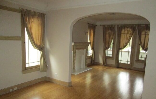Dinning room and living room - 815 N Mansfield Ave