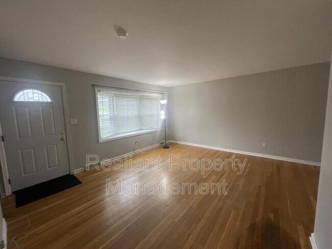 Building Photo - 1220 Gainesway Dr