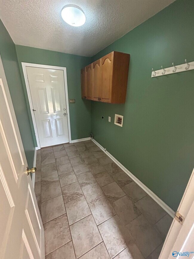 Building Photo - 111 Sunnyfield Dr