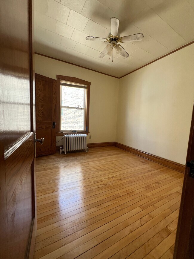 Building Photo - 1114 S Monitor Ave