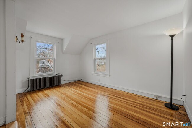 Building Photo - 24 N Main St