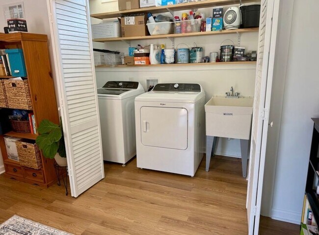 Building Photo - 2118 Crystal Dr