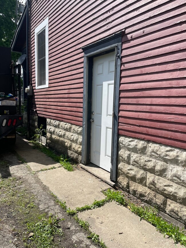 Building Photo - 414 Young St