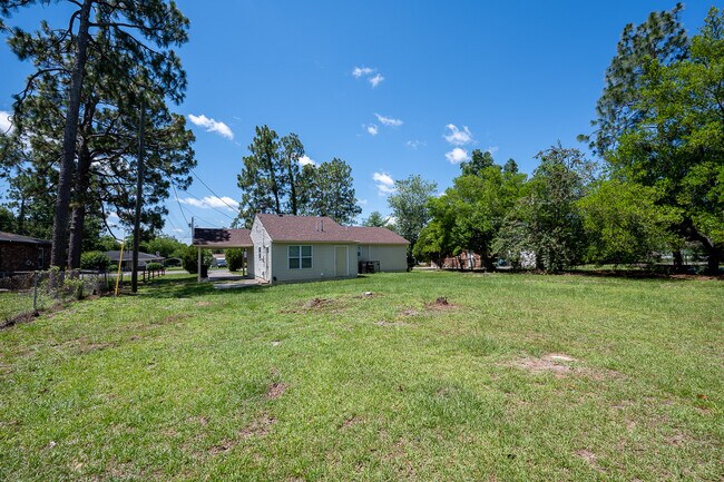 Building Photo - 2305 Oketo Dr