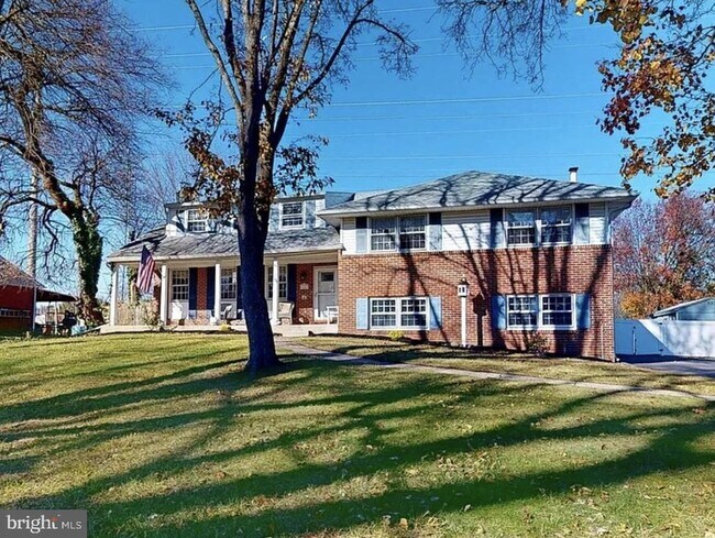 Building Photo - 213 Wayne Dr