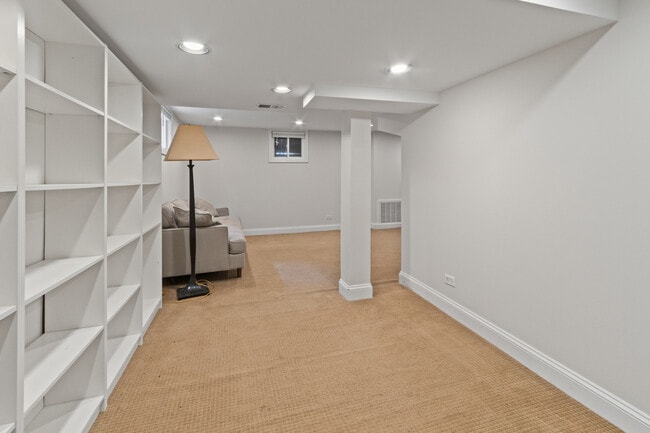 Building Photo - 540 Lyman Ave