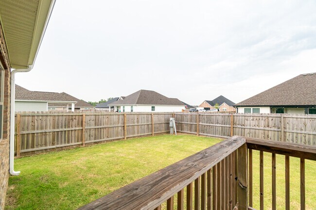 Building Photo - 535 Wagon Wheel Ave