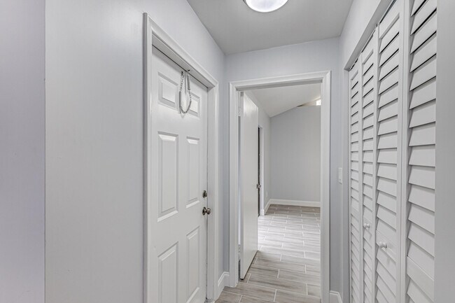 Building Photo - 1240 Summit Pl Cir