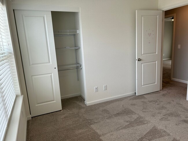 Building Photo - Available in August - Spacious 4 Bedroom, 3 Bathroom Home in the Linn-Mar School District