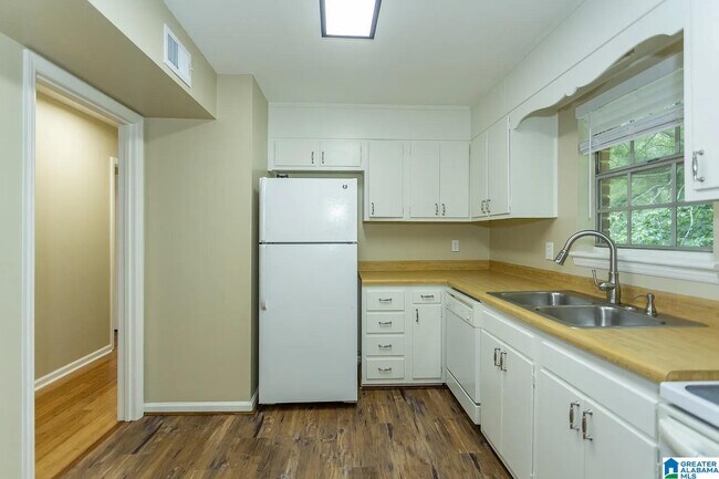 Building Photo - 2200 Montreat Cir