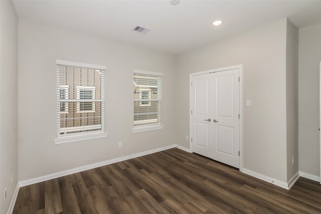 Building Photo - 9910 Clark Rd