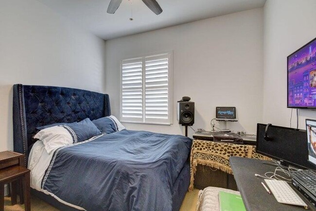 Building Photo - 6298 Sand Hills Cir