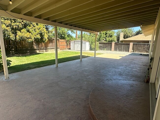 Building Photo - READY NOW! 3+2 with RV Parking!