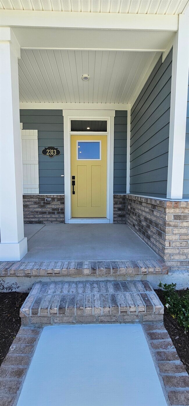 Building Photo - 2313 Hazel Wy