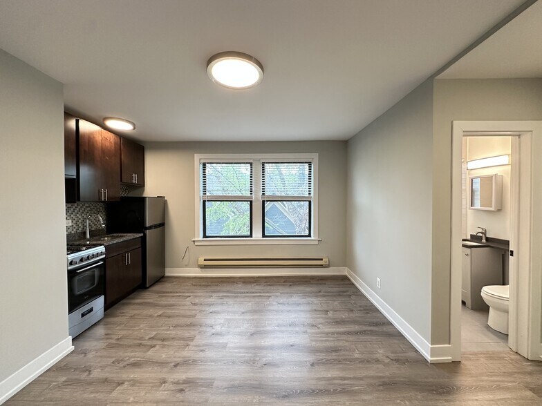 Building Photo - 4349 N Damen Ave