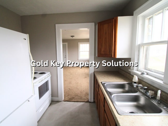Building Photo - Updated 2 Bed 1 Bath Home for Rent (NO SEC...