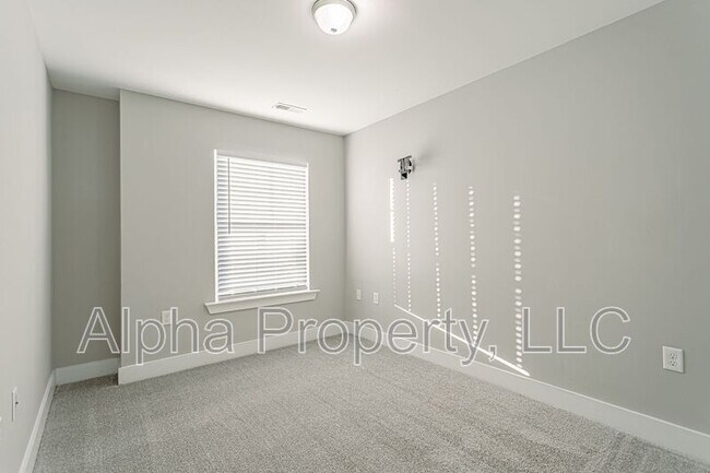 Building Photo - 112 Vly Crk Dr