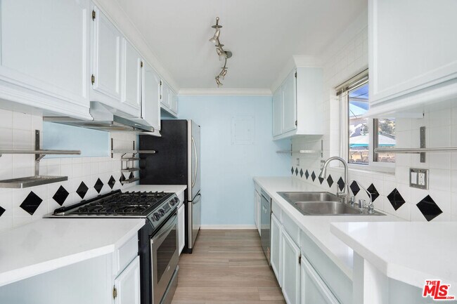 Building Photo - 11138 Aqua Vista St