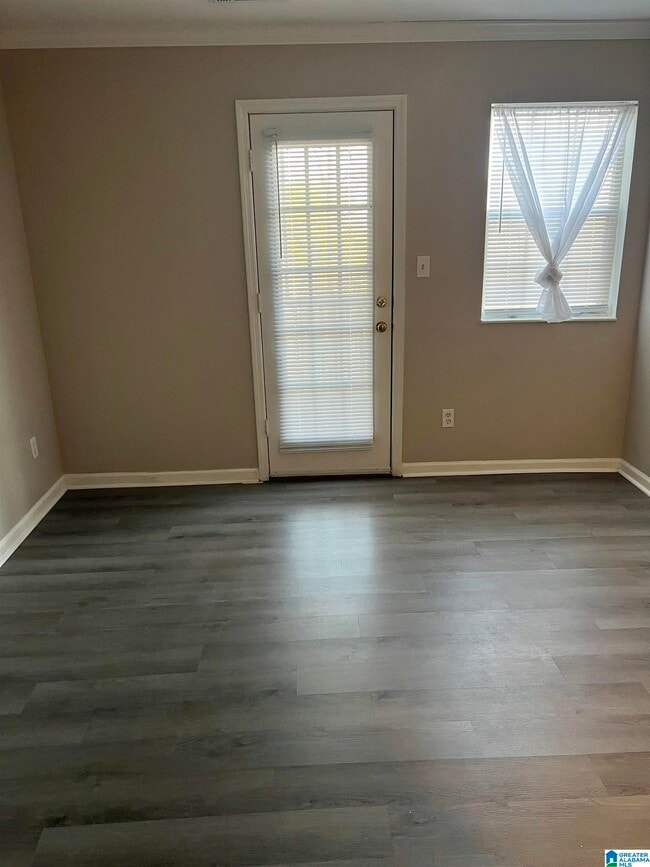 Building Photo - 601 Morning Sun Dr