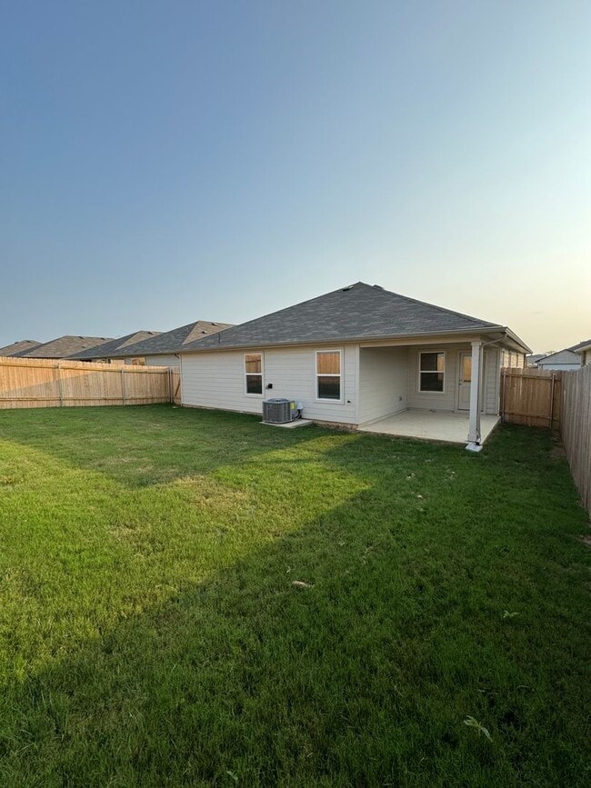 Building Photo - 4 BR + OFFICE / 3 BA in Seguin - 2042 SF One-Story Home - Arroyo Ranch!