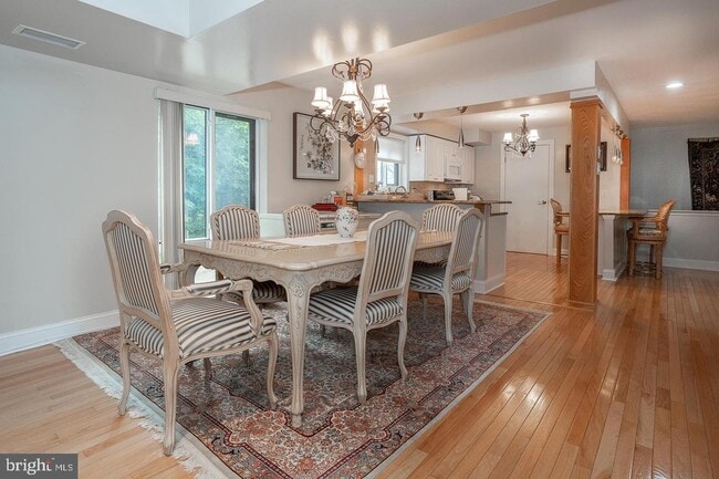 Building Photo - 1750 Oakwood Terrace