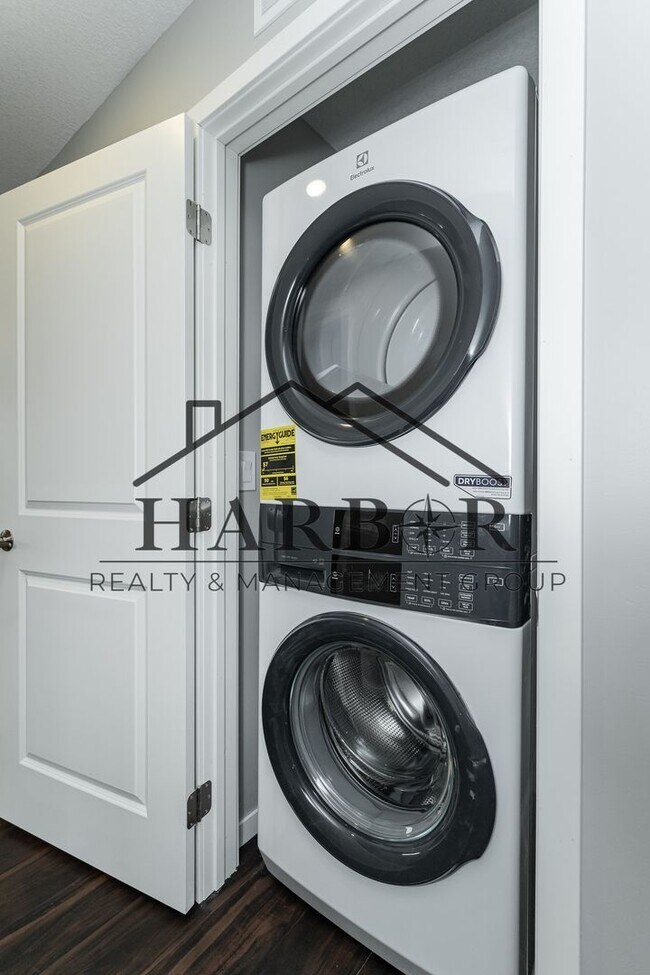 Building Photo - Brand NEW Caroline Apartments 201 -  Move ...