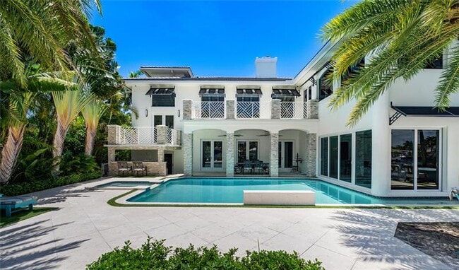 Building Photo - 2307 N Riverside Dr