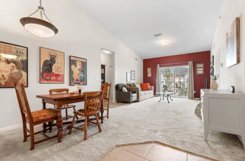 Building Photo - 8201 Green Parrot Road