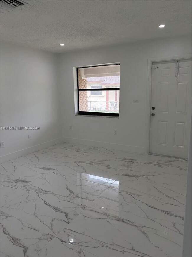 Building Photo - 6172 SW 44th St