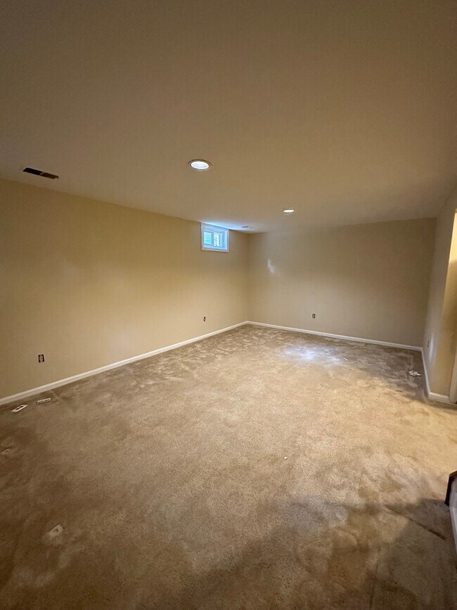 Building Photo - 11413 Oak Leaf Dr