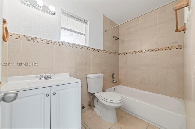 Building Photo - 525 W 69th St