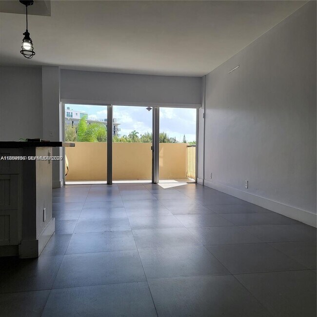 Building Photo - 880 NE 69th St