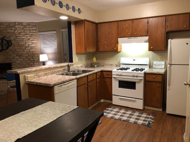 Building Photo - "Cozy Living at 301 Algerita: Charming 2-B...