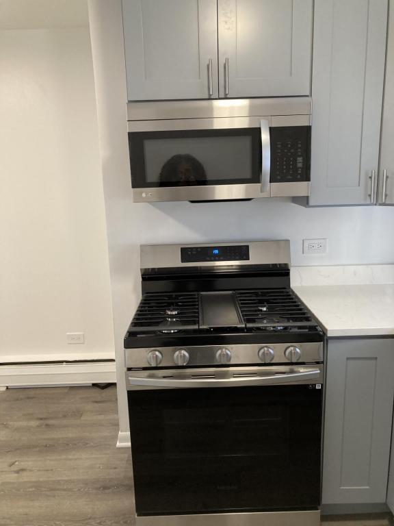 Building Photo - 802 E 89th Pl