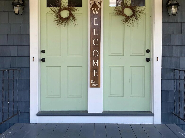 Building Photo - 11 Lawrence St