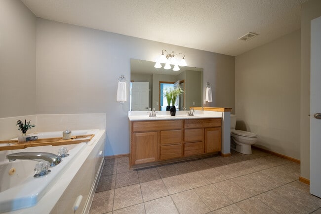 Building Photo - 9679 Alvarado Ln N