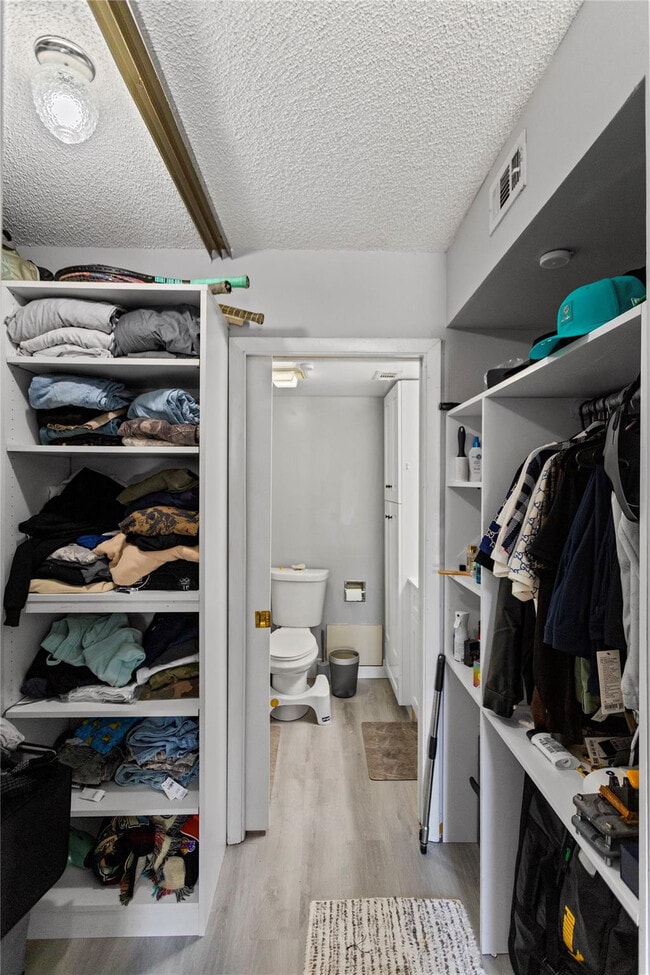 Building Photo - 22940 Oxford Pl