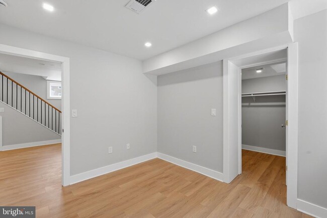 Building Photo - 1301 Somerset Pl NW