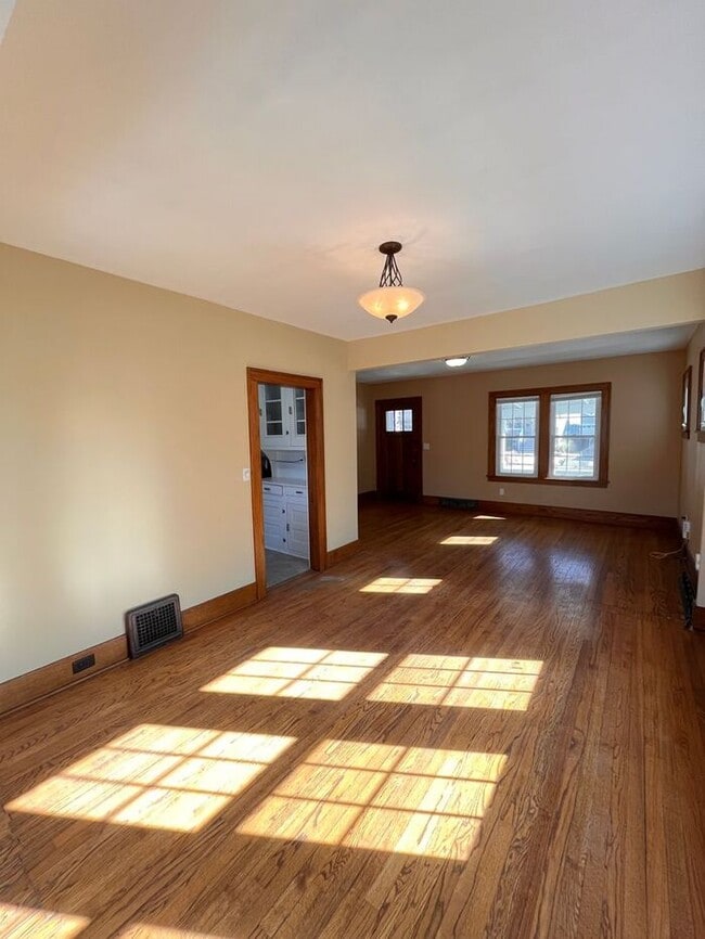 Building Photo - Charming 3-Bedroom Home in a Convenient an...
