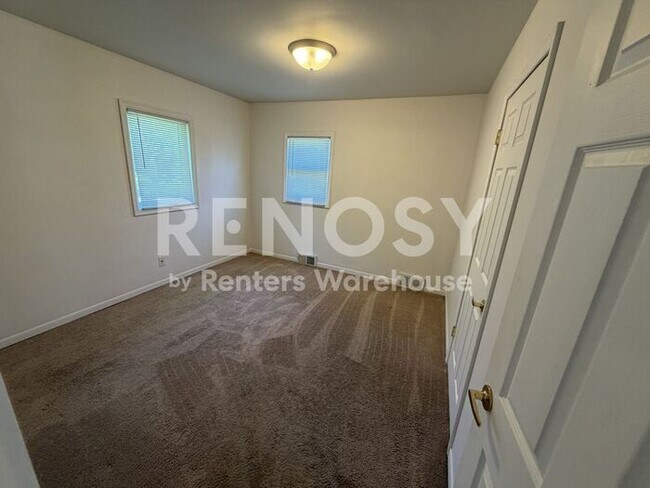 Building Photo - Availablae July 1st 4 Bedroom 2 Bath Single Family Home in Rochester