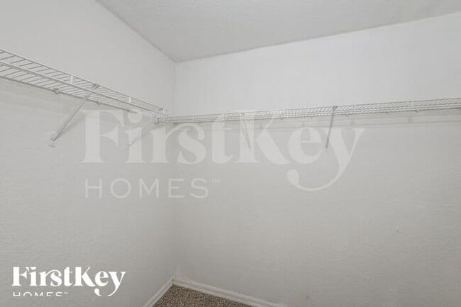 Building Photo - 325 Crabtree Ave