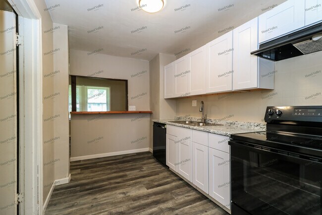 Building Photo - 26 Florval Dr