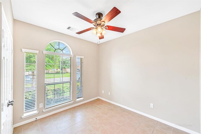 Building Photo - 27523 Huggins Crest Ct
