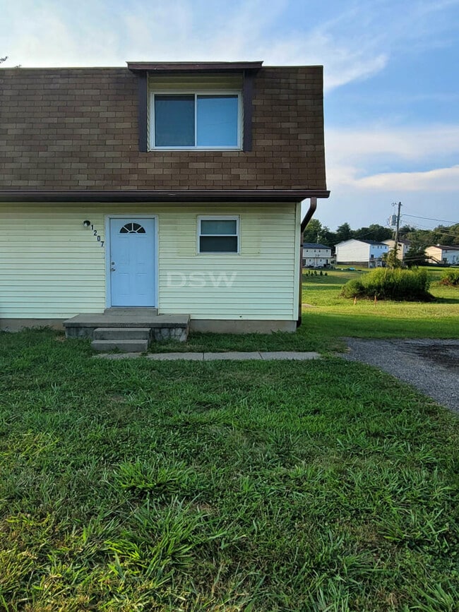 Building Photo - 1207 Payton Pl