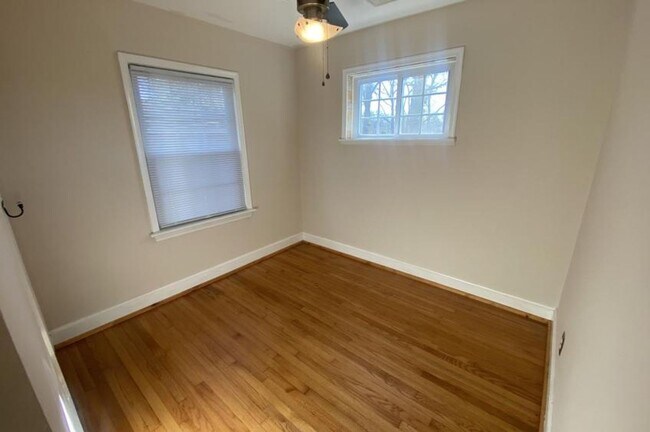 Building Photo - 209 Homewood Dr