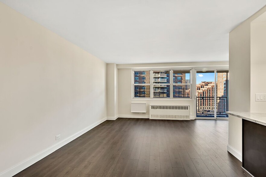 Building Photo - 875 Morrison Ave