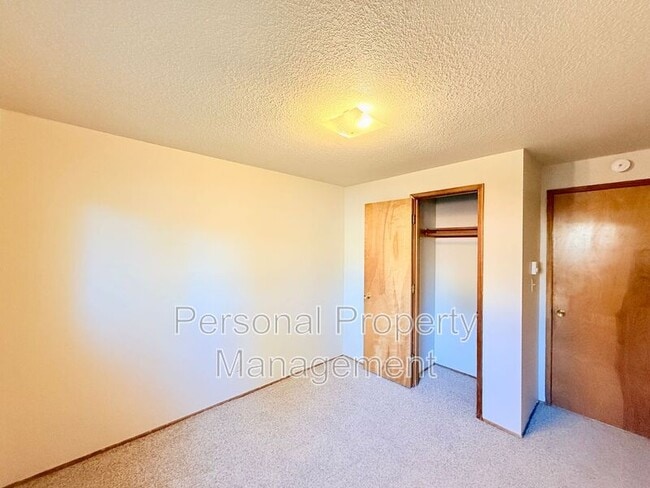 Building Photo - 702 Garrison Terrace