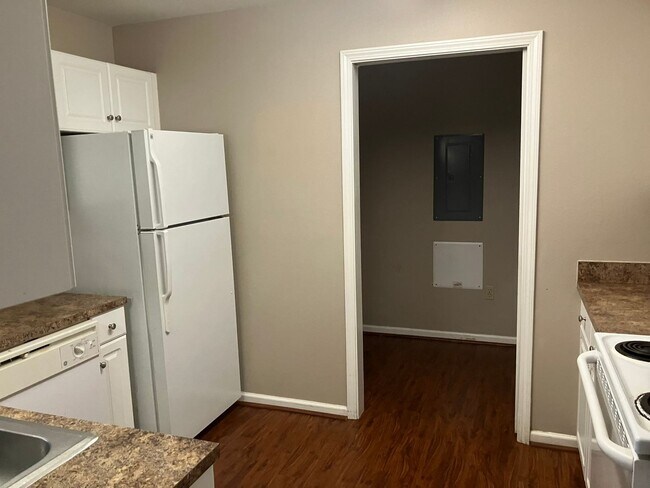 Building Photo - 3 BR / 3 BA @ Bridgepointe