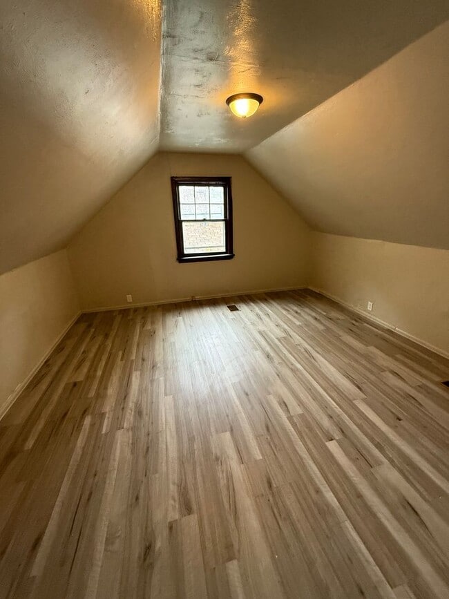 Building Photo - 3 bedroom 1 bath